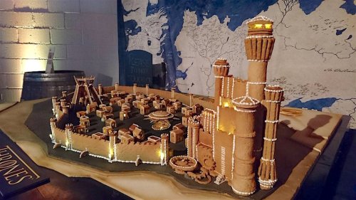 gingerbread-game-of-thrones-kings-landing-amazing-gingerbread-creations