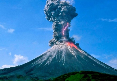 volcano erupt (800x450)